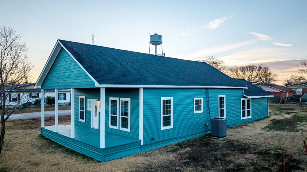 324 E Pace Street Frost, TX 76641