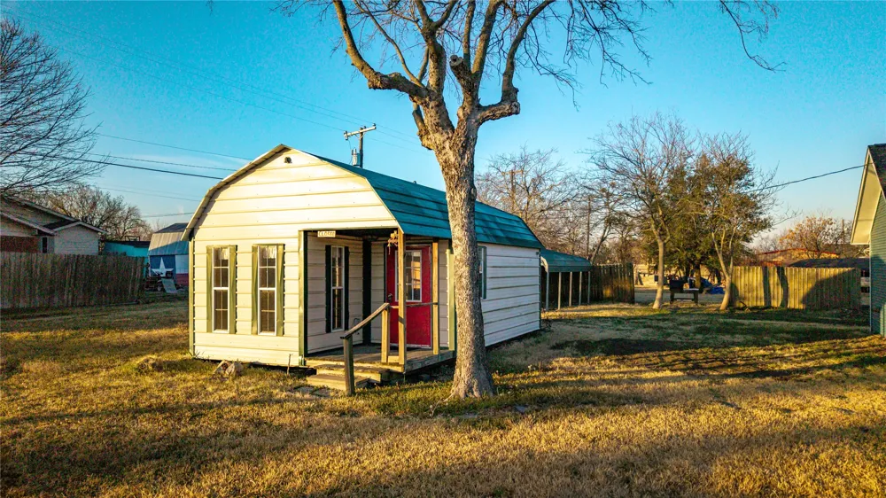 324 E Pace Street Frost, TX 76641