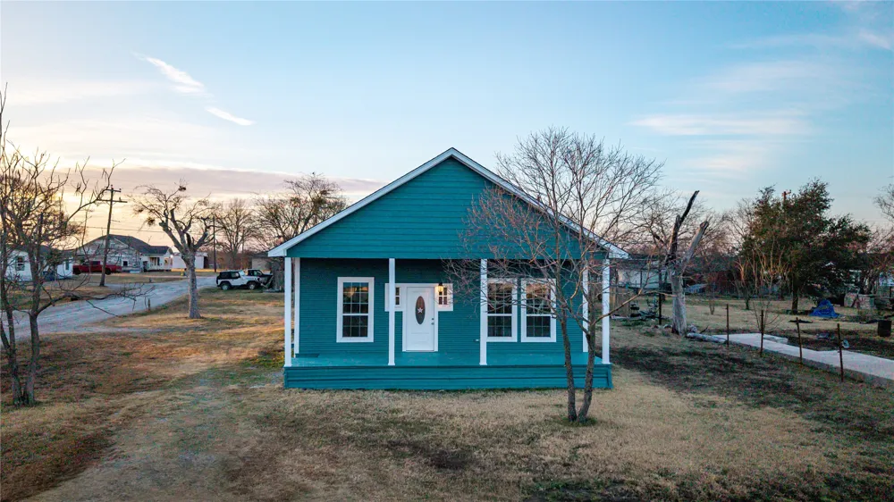 324 E Pace Street Frost, TX 76641