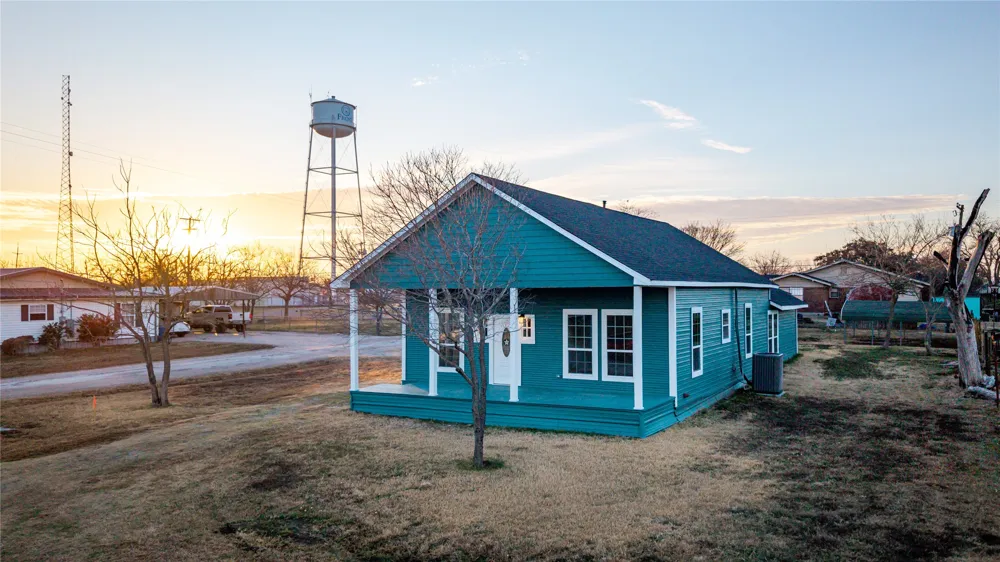 324 E Pace Street Frost, TX 76641