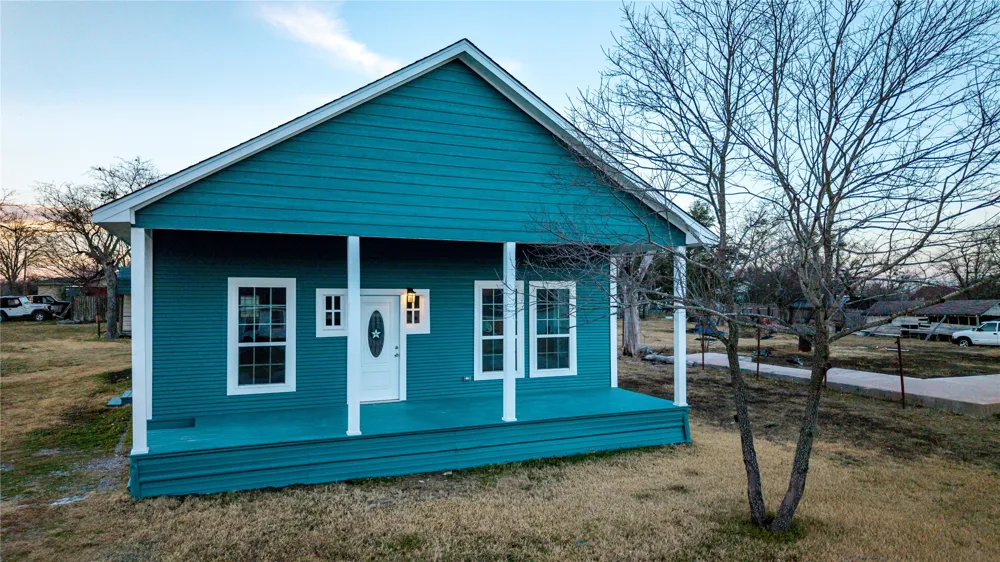 324 E Pace Street Frost, TX 76641