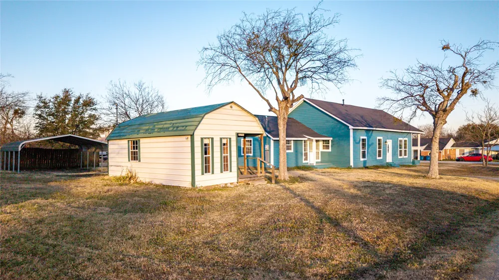 324 E Pace Street Frost, TX 76641