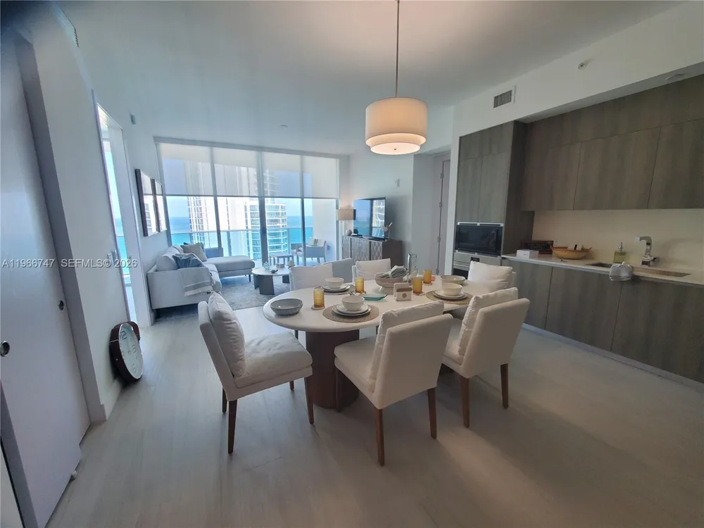 17550 COLLINS #1402 Sunny Isles Beach, FL 33160