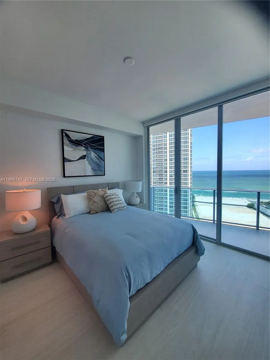 17550 COLLINS #1402 Sunny Isles Beach, FL 33160