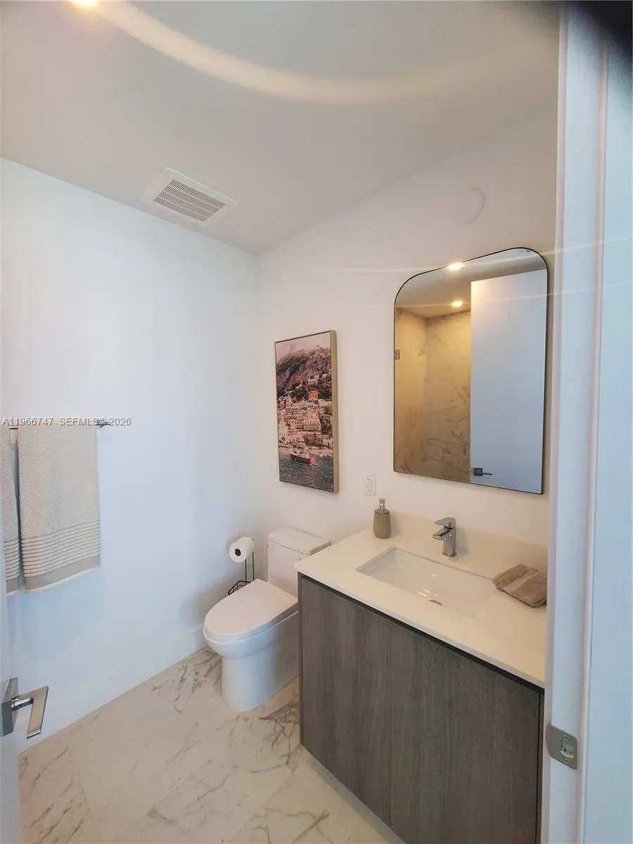 17550 COLLINS #1402 Sunny Isles Beach, FL 33160