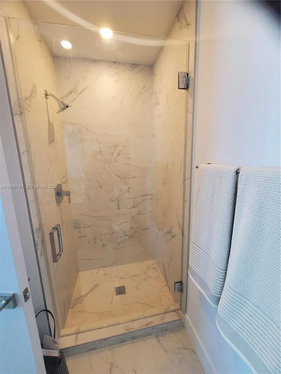 17550 COLLINS #1402 Sunny Isles Beach, FL 33160