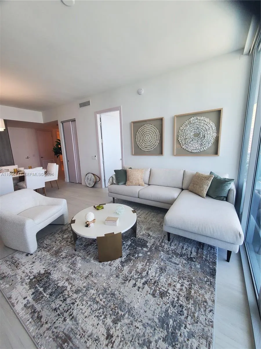 17550 COLLINS #1402 Sunny Isles Beach, FL 33160