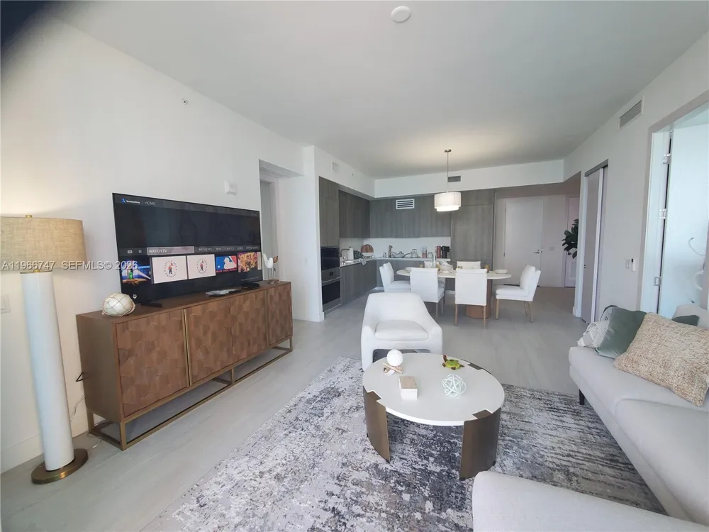 17550 COLLINS #1402 Sunny Isles Beach, FL 33160