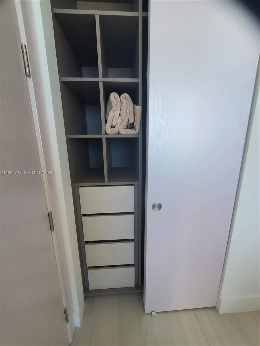 17550 COLLINS #1402 Sunny Isles Beach, FL 33160