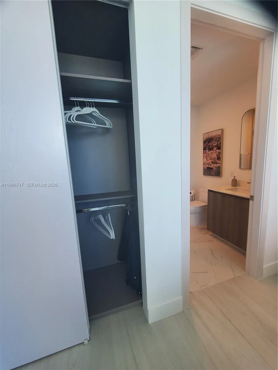 17550 COLLINS #1402 Sunny Isles Beach, FL 33160