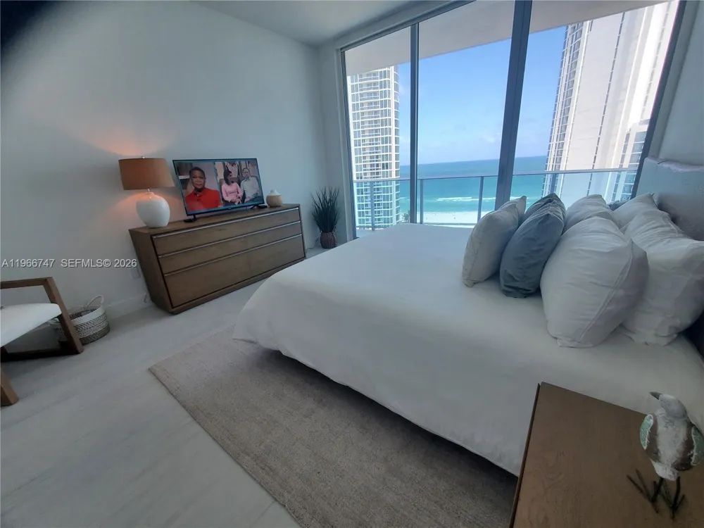 17550 COLLINS #1402 Sunny Isles Beach, FL 33160
