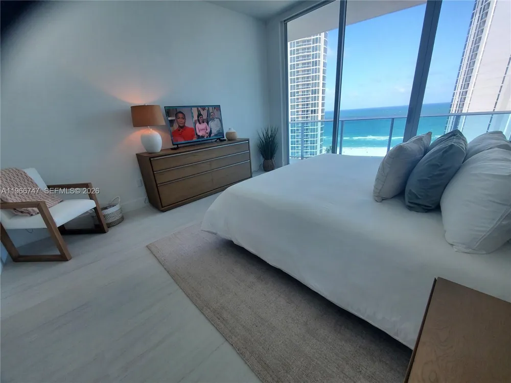 17550 COLLINS #1402 Sunny Isles Beach, FL 33160