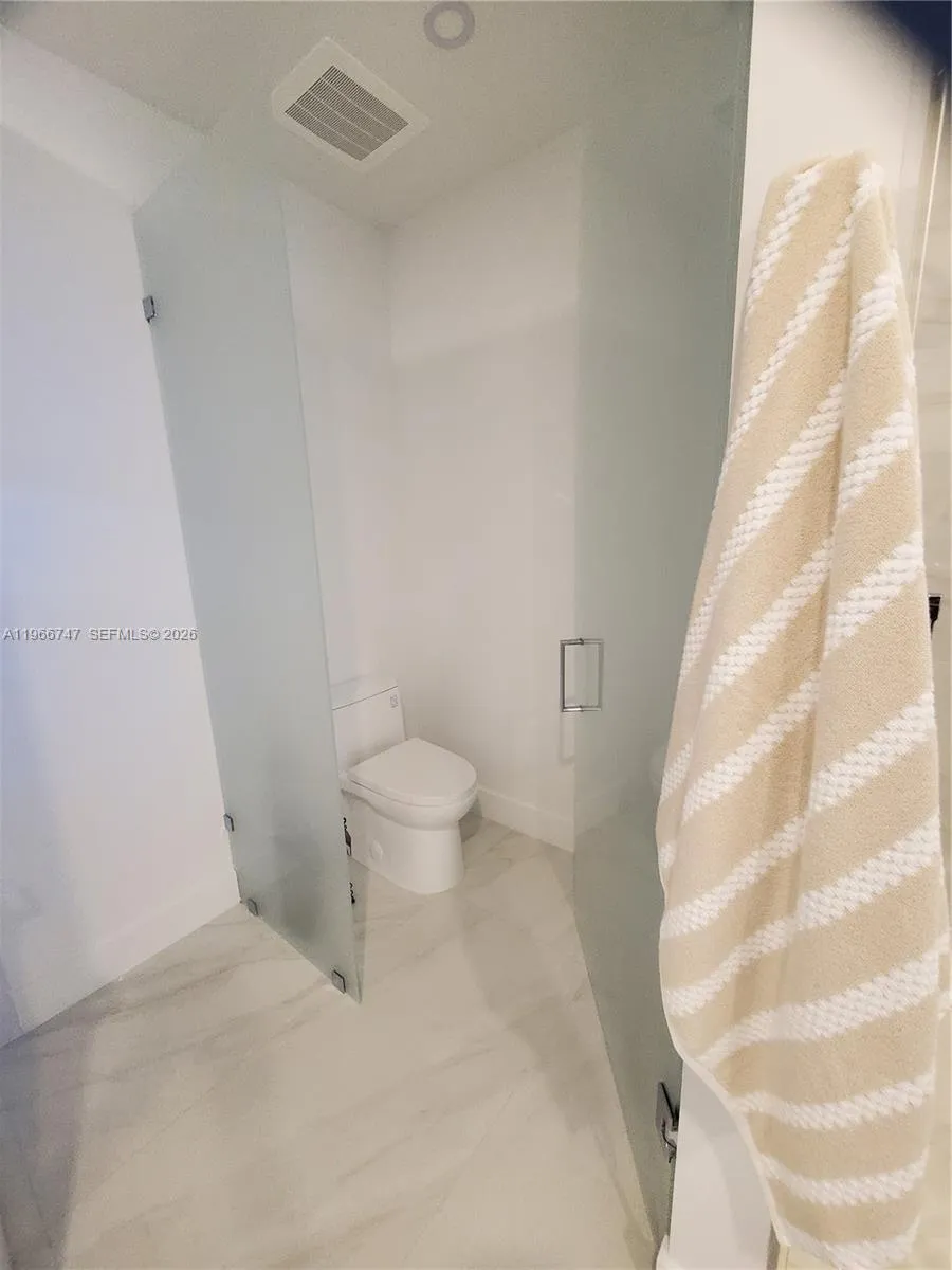 17550 COLLINS #1402 Sunny Isles Beach, FL 33160
