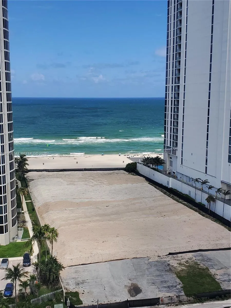 17550 COLLINS #1402 Sunny Isles Beach, FL 33160