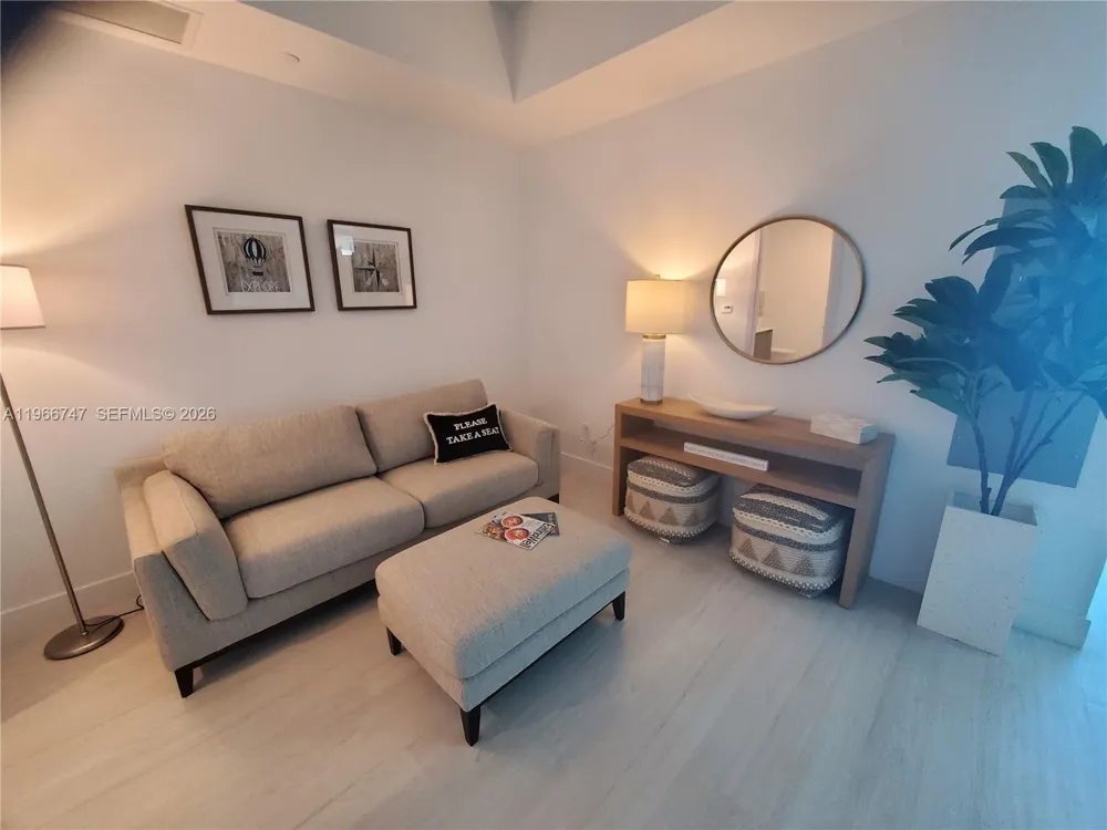 17550 COLLINS #1402 Sunny Isles Beach, FL 33160