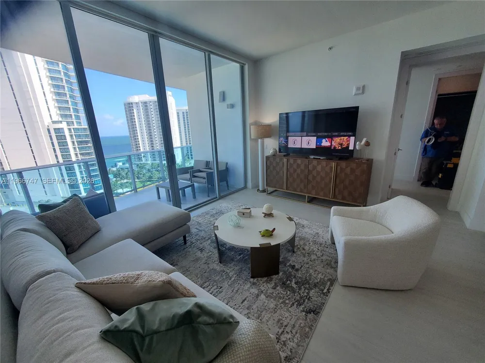 17550 COLLINS #1402 Sunny Isles Beach, FL 33160