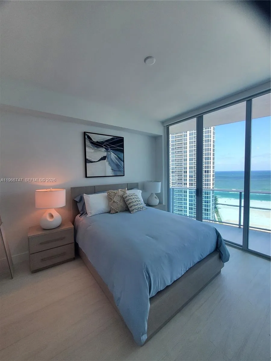 17550 COLLINS #1402 Sunny Isles Beach, FL 33160