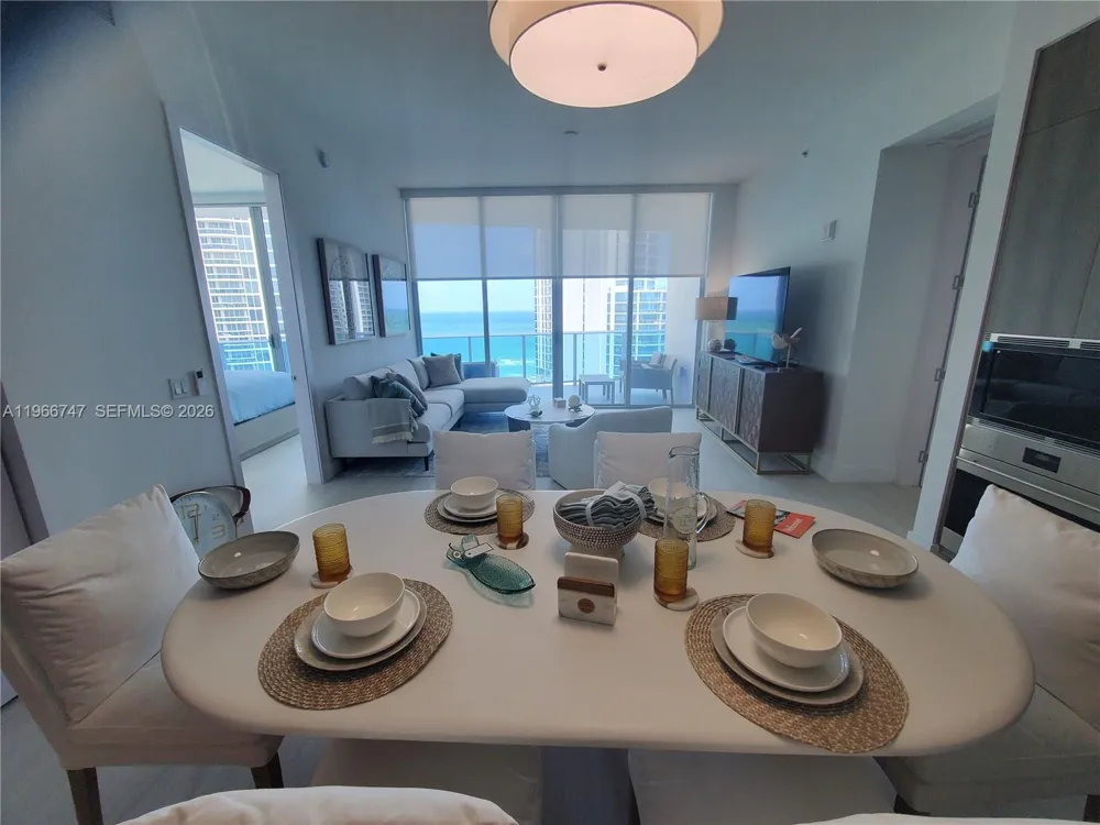 17550 COLLINS #1402 Sunny Isles Beach, FL 33160
