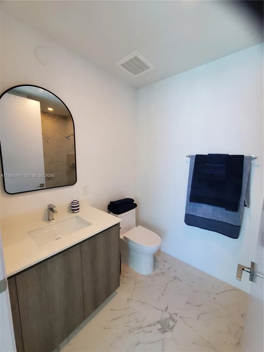17550 Collins Ave #1403 Sunny Isles Beach, FL 33160