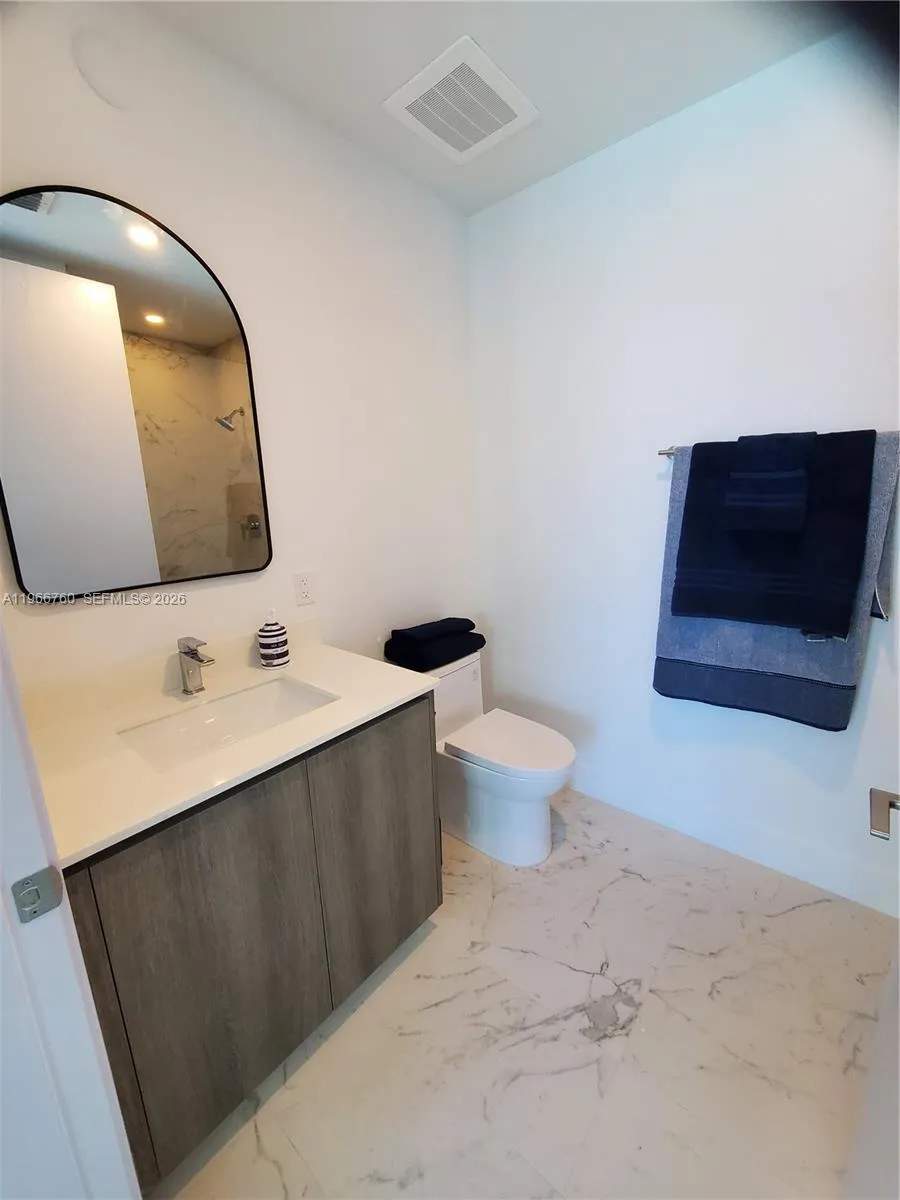 17550 Collins Ave #1403 Sunny Isles Beach, FL 33160