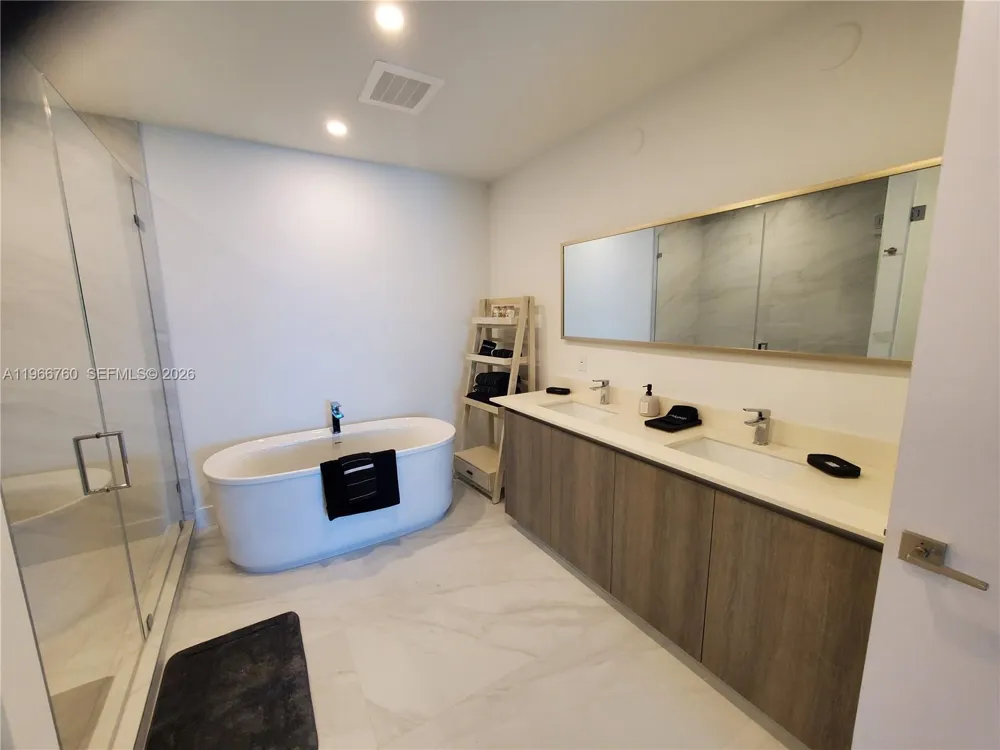 17550 Collins Ave #1403 Sunny Isles Beach, FL 33160