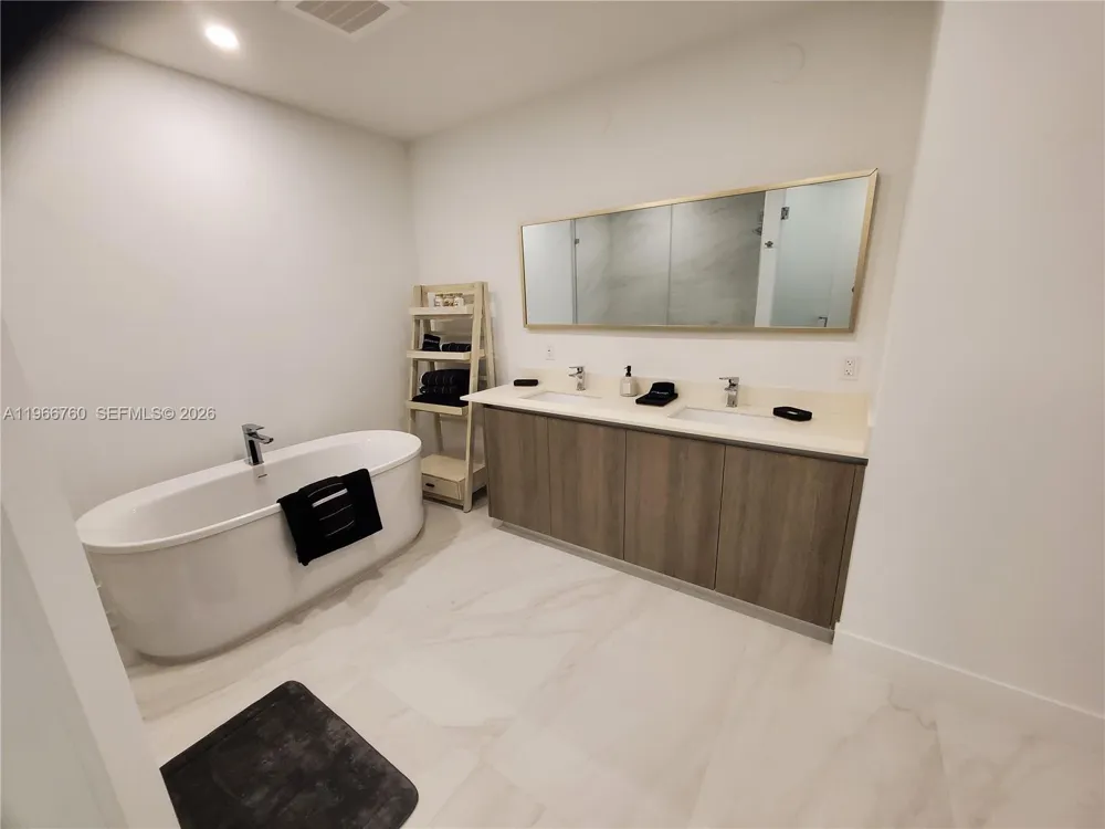 17550 Collins Ave #1403 Sunny Isles Beach, FL 33160