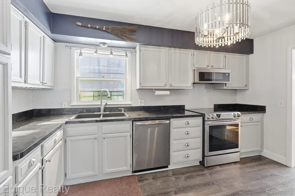4448 Greenwood Drive Meridian Charter Township, MI 48864