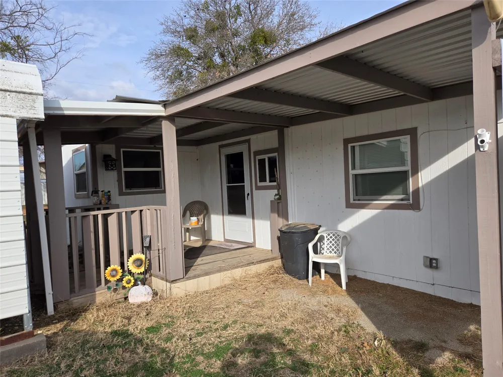 242 TreasureBeach Comanche, TX 76442