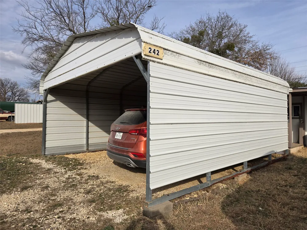 242 TreasureBeach Comanche, TX 76442