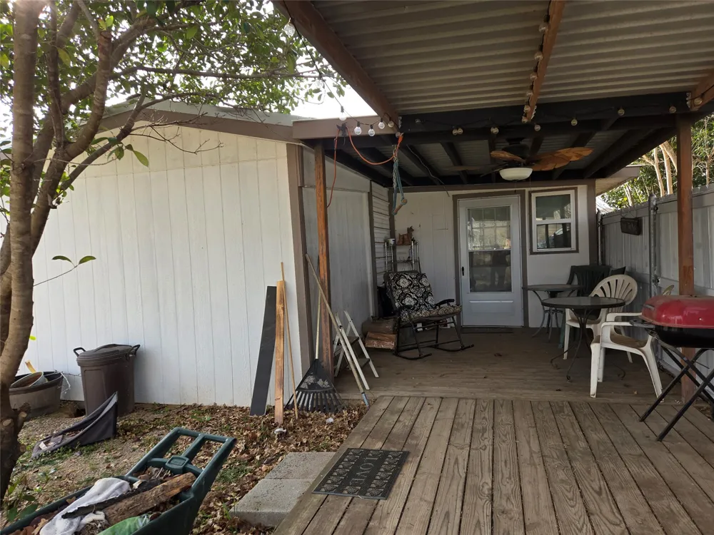 242 TreasureBeach Comanche, TX 76442