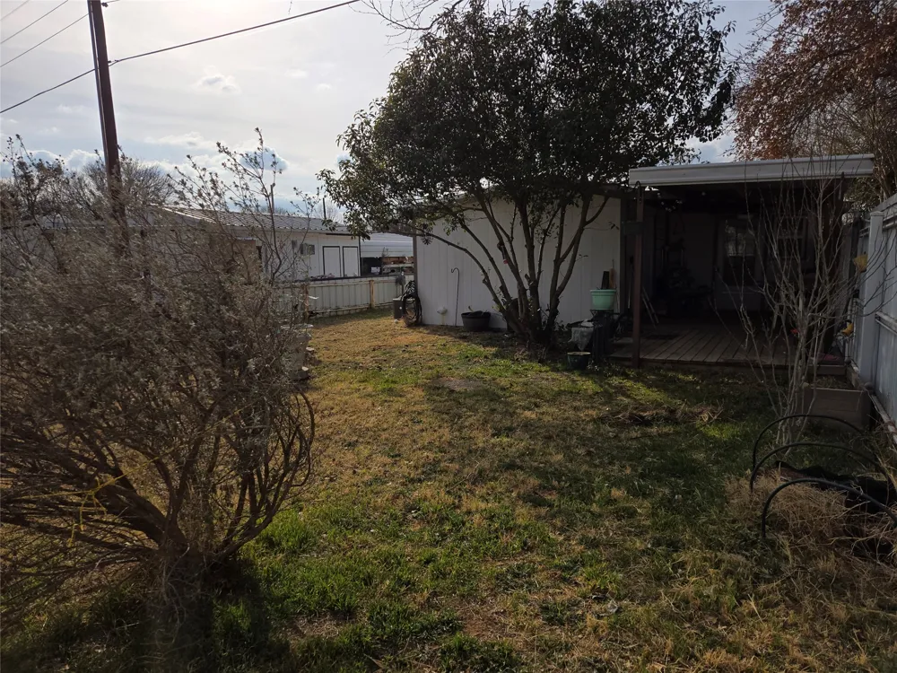 242 TreasureBeach Comanche, TX 76442