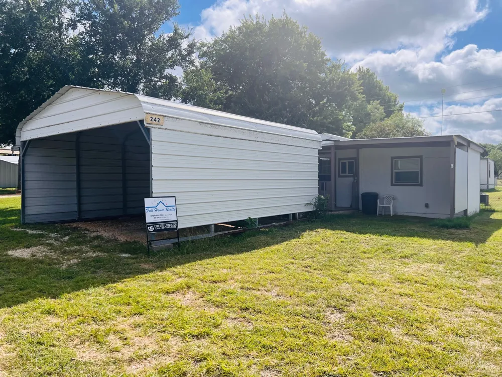 242 TreasureBeach Comanche, TX 76442