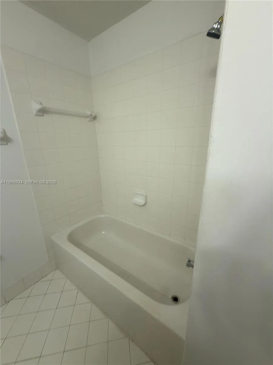 930 NE 34th Ave #201 Homestead, FL 33033