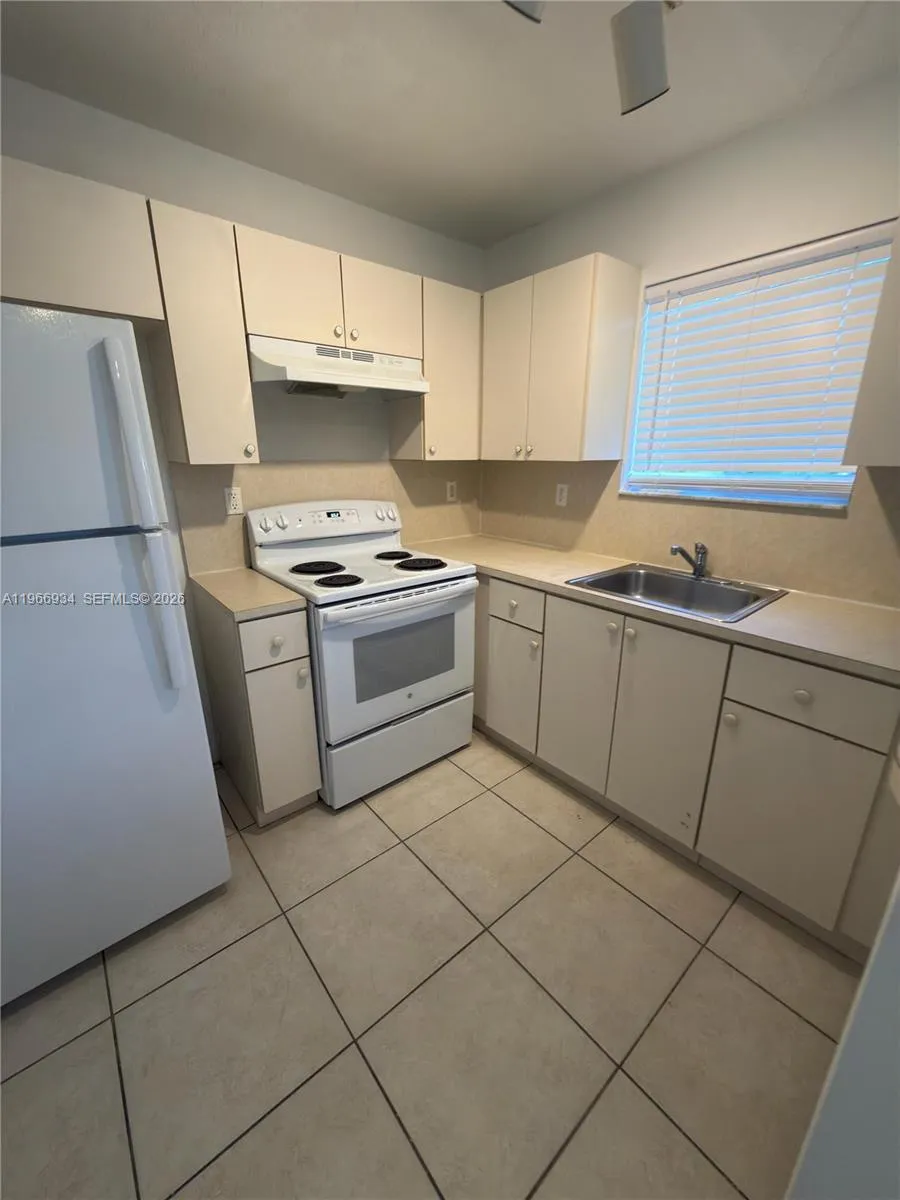 930 NE 34th Ave #201 Homestead, FL 33033