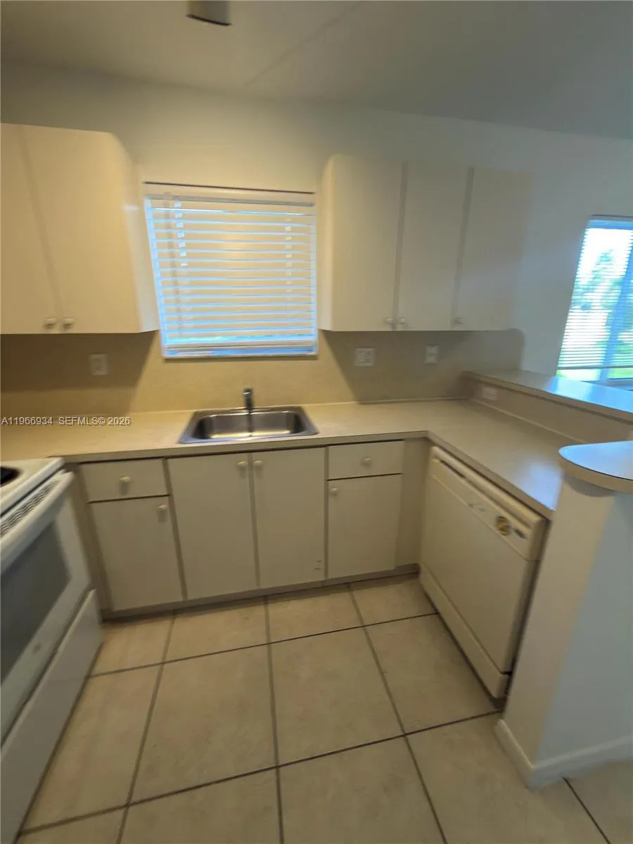 930 NE 34th Ave #201 Homestead, FL 33033