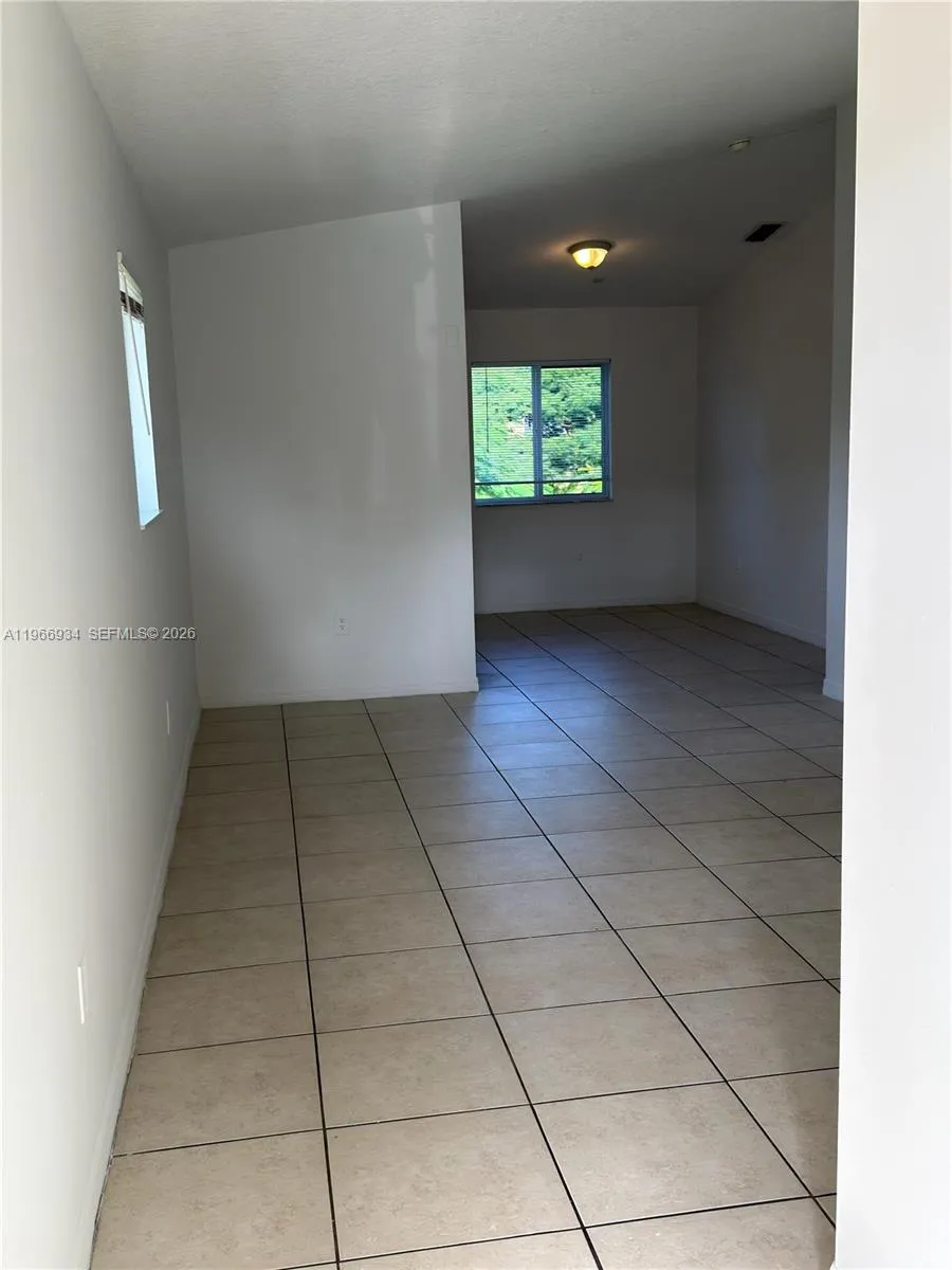 930 NE 34th Ave #201 Homestead, FL 33033
