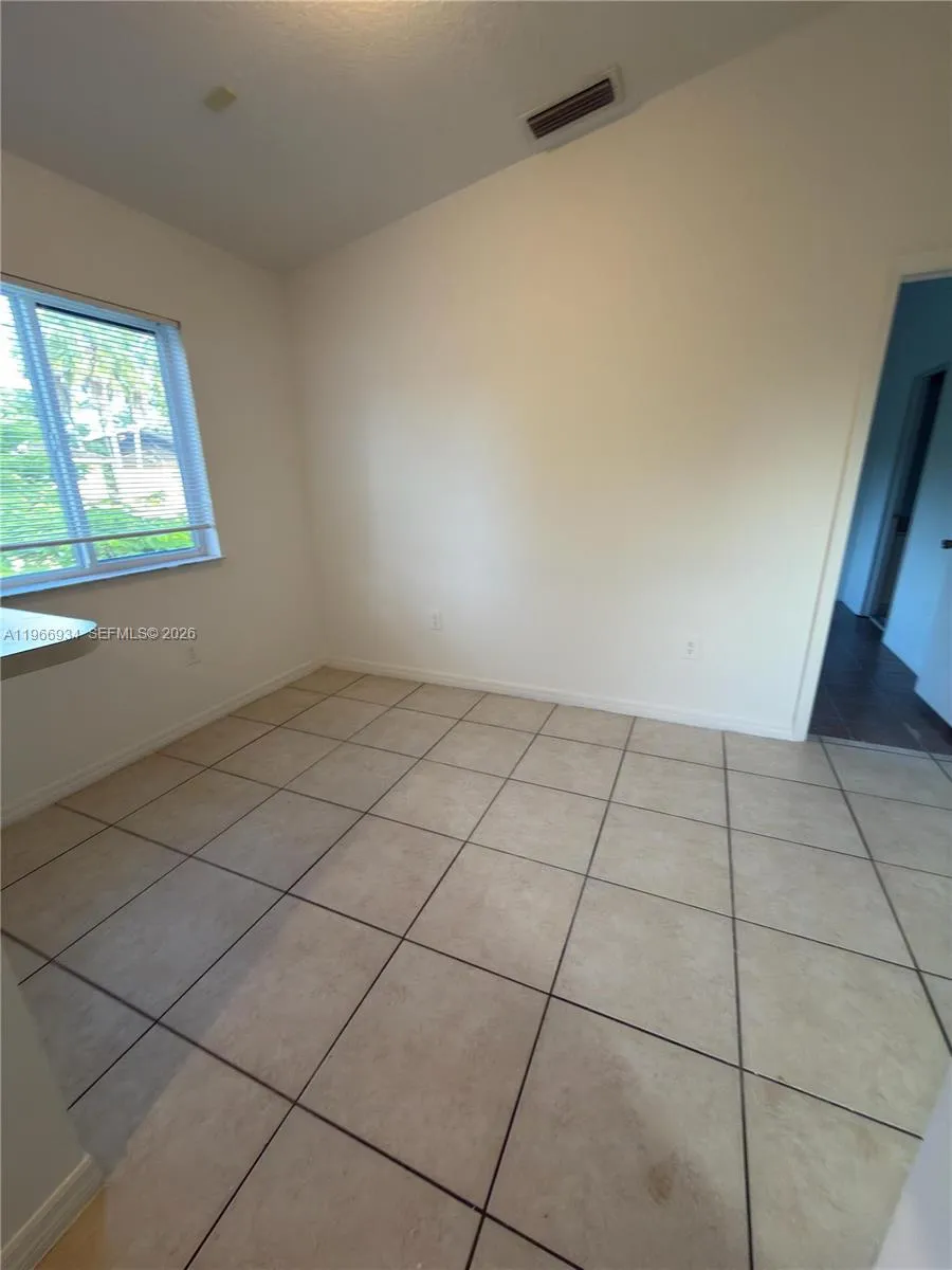 930 NE 34th Ave #201 Homestead, FL 33033