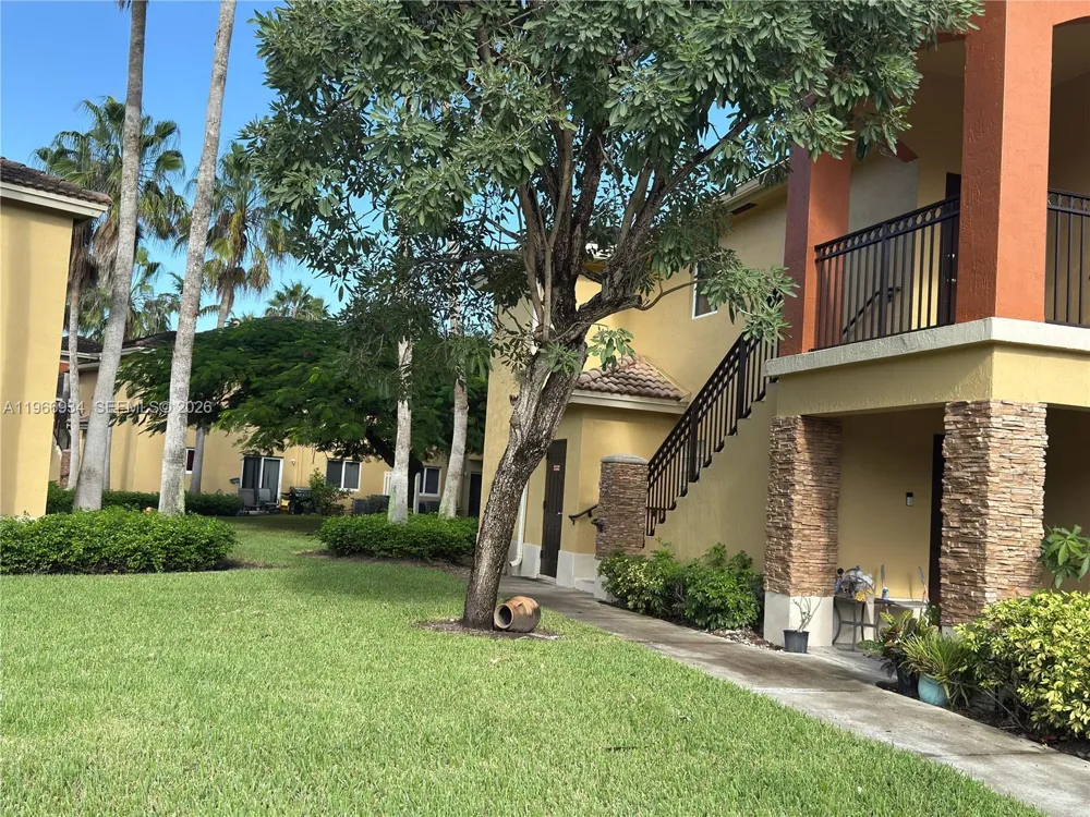 930 NE 34th Ave #201 Homestead, FL 33033