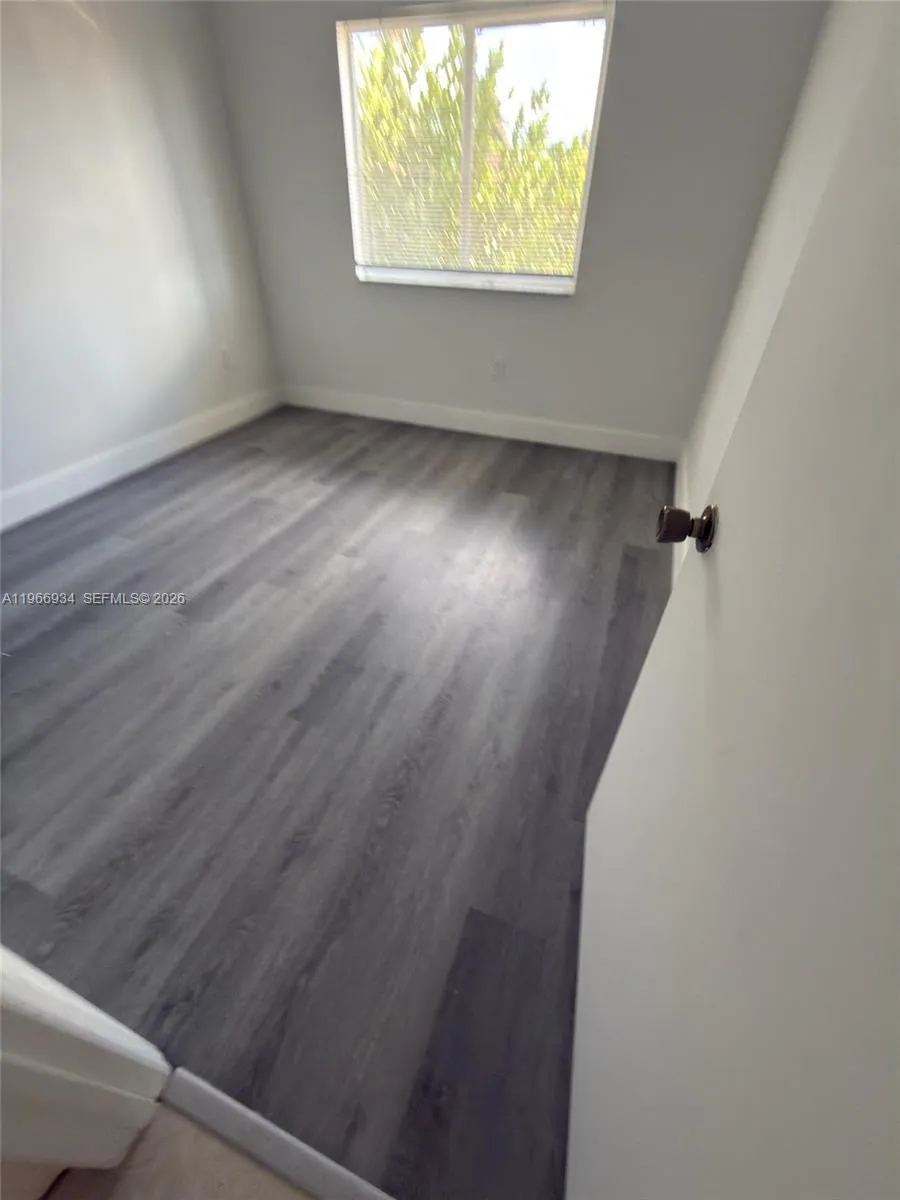 930 NE 34th Ave #201 Homestead, FL 33033