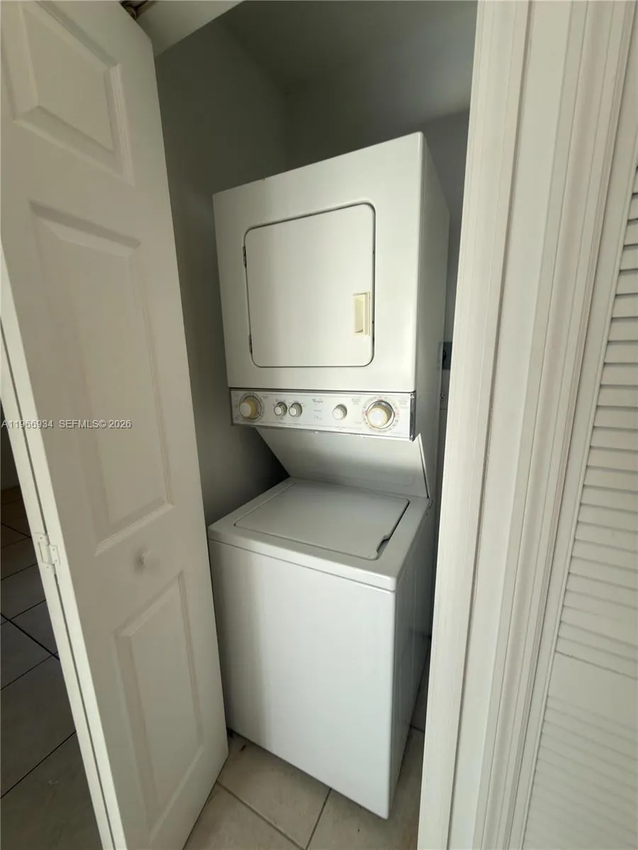 930 NE 34th Ave #201 Homestead, FL 33033