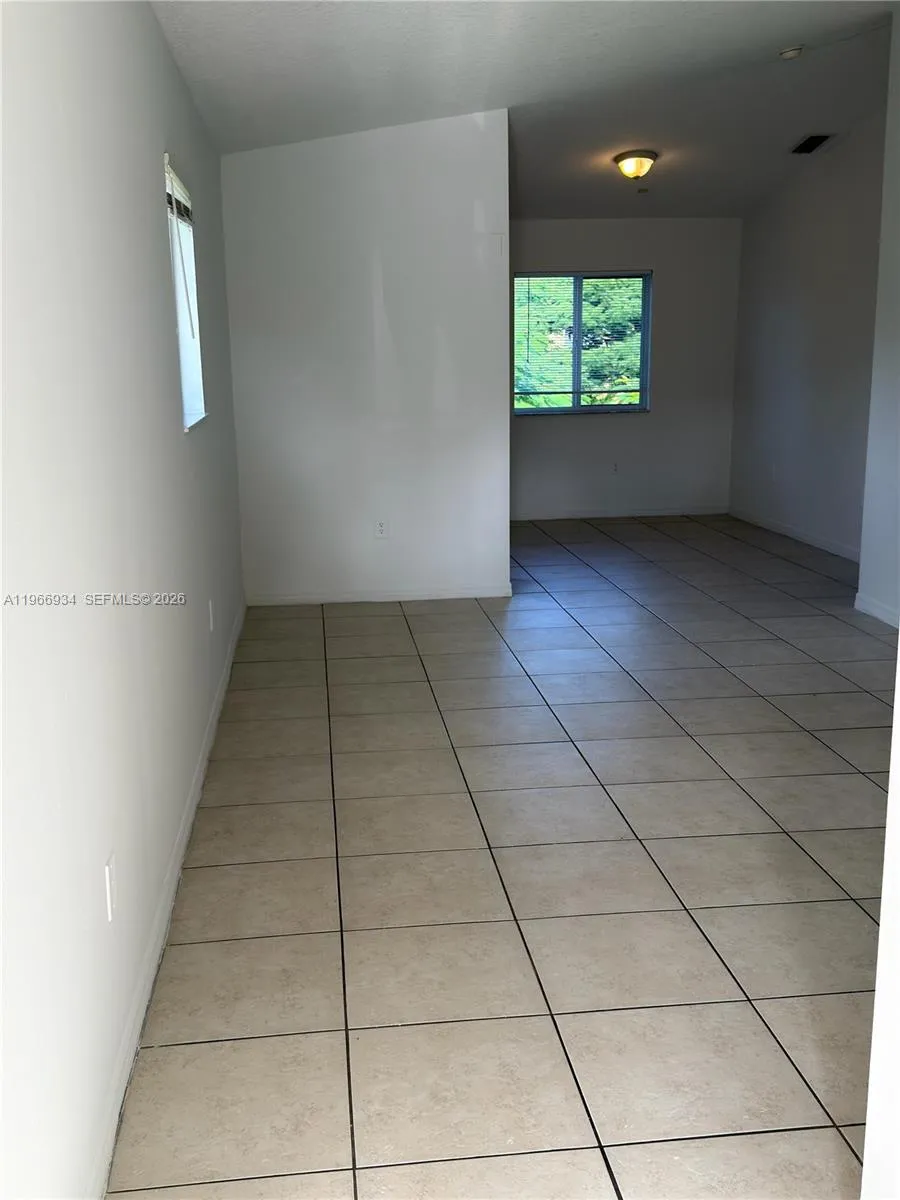 930 NE 34th Ave #201 Homestead, FL 33033