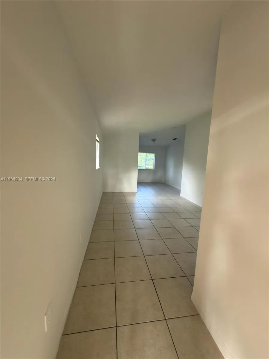 930 NE 34th Ave #201 Homestead, FL 33033