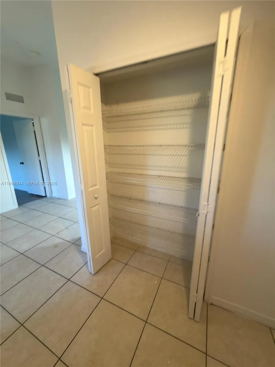 930 NE 34th Ave #201 Homestead, FL 33033