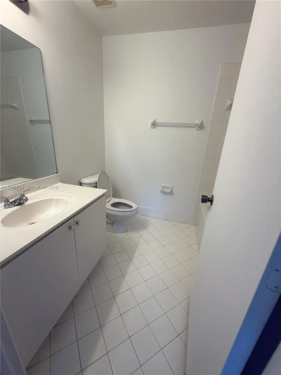 930 NE 34th Ave #201 Homestead, FL 33033