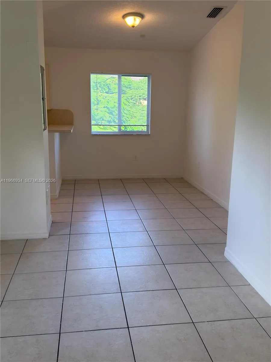 930 NE 34th Ave #201 Homestead, FL 33033