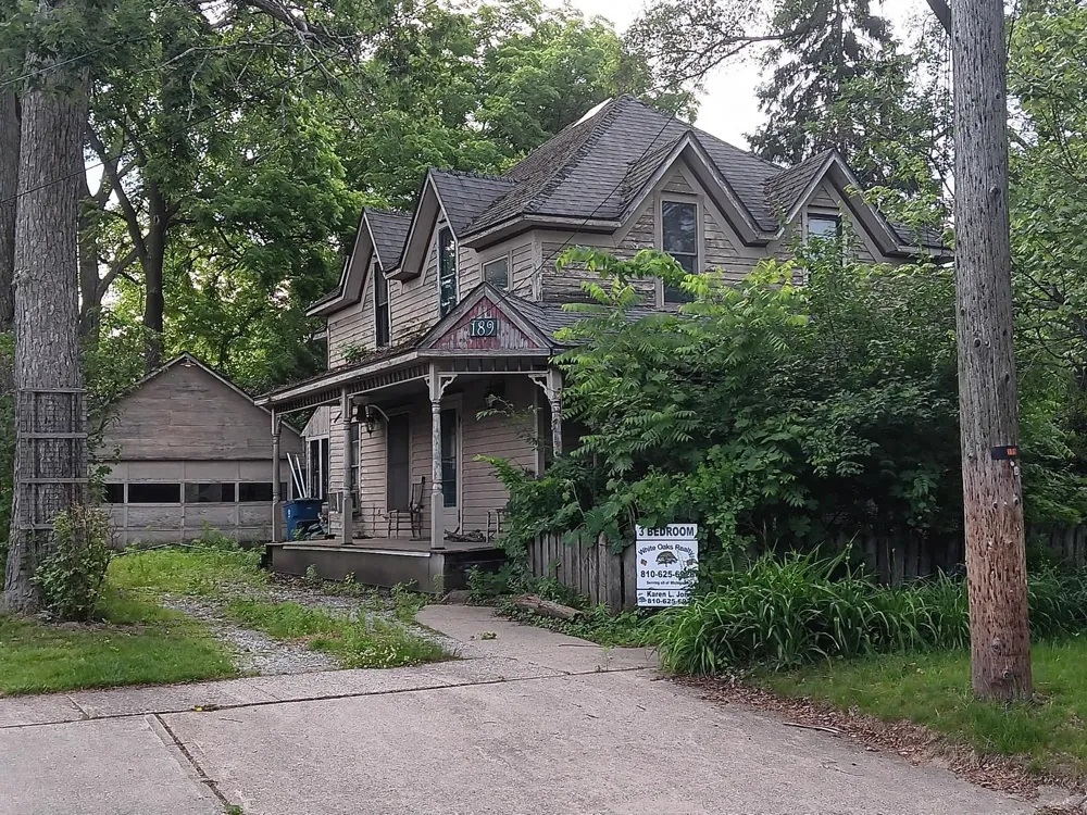 189 S Genesee Street Montrose City, MI 48457