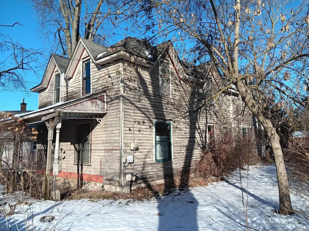 189 S Genesee Street Montrose City, MI 48457