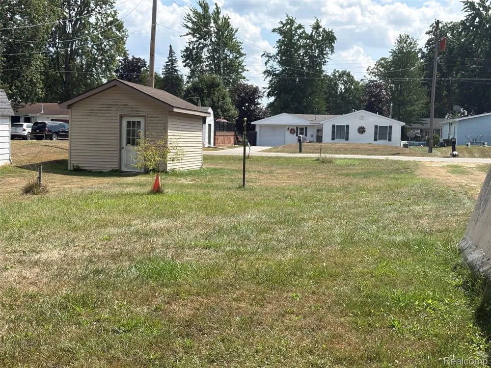 336 Twin Lake Road Tobacco Township, MI 48612