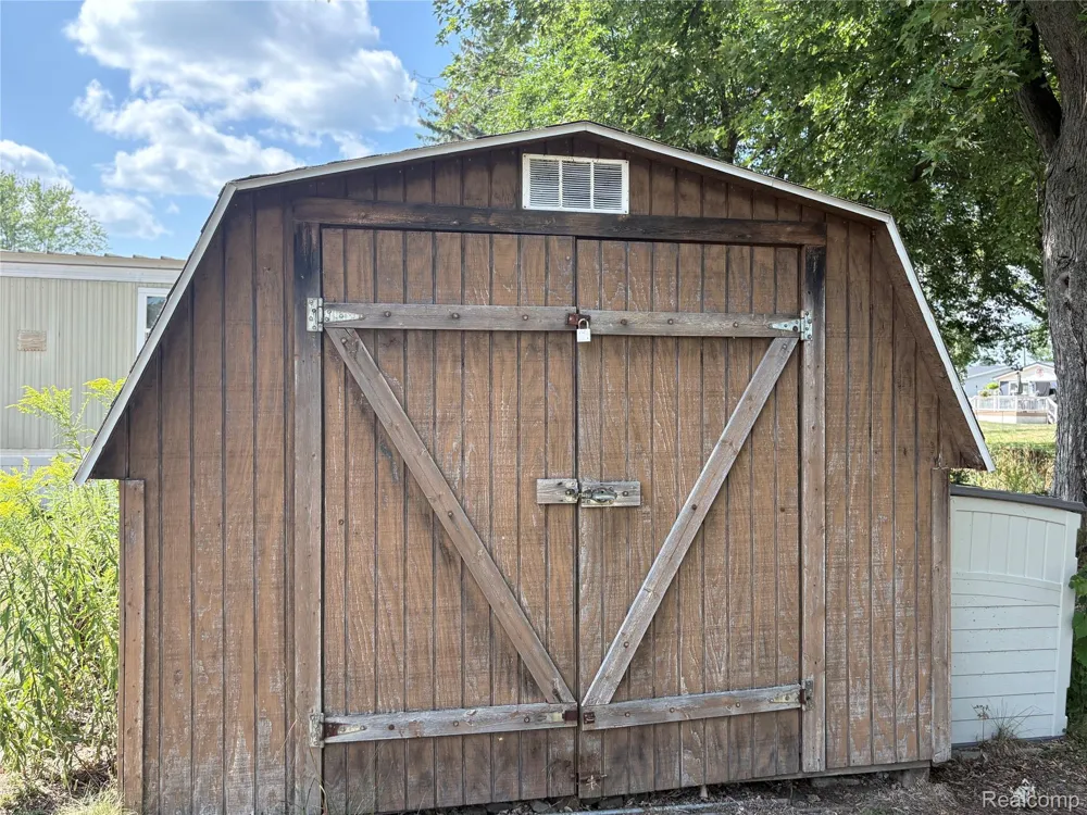 336 Twin Lake Road Tobacco Township, MI 48612