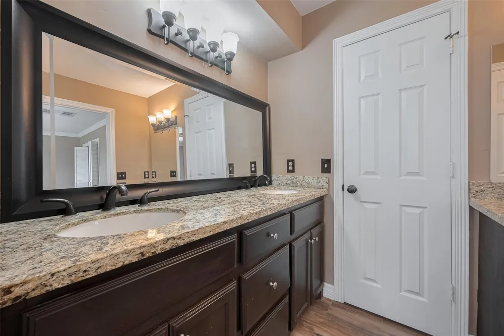 15509 Lakeview Drive Jersey Village, TX 77040